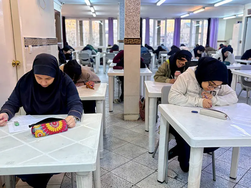 برگزاری آزمون صبح گاهی رشته ریاضی و تجربی در دبیرستان دوره اول دخترانه سلام ونک