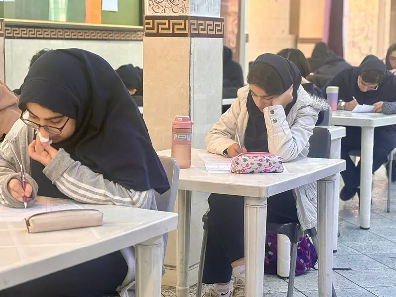 برگزاری آزمون صبح گاهی رشته ریاضی و تجربی در دبیرستان دوره اول دخترانه سلام ونک