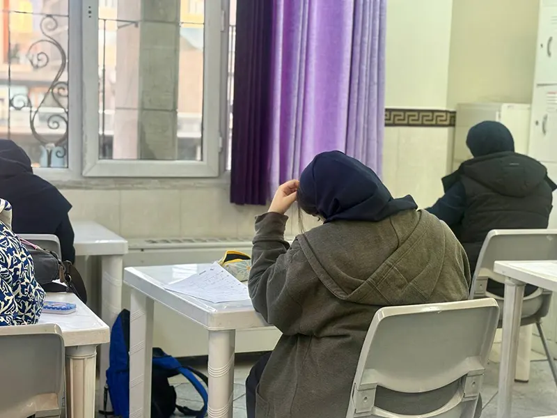 برگزاری آزمون صبح گاهی رشته ریاضی و تجربی در دبیرستان دوره اول دخترانه سلام ونک