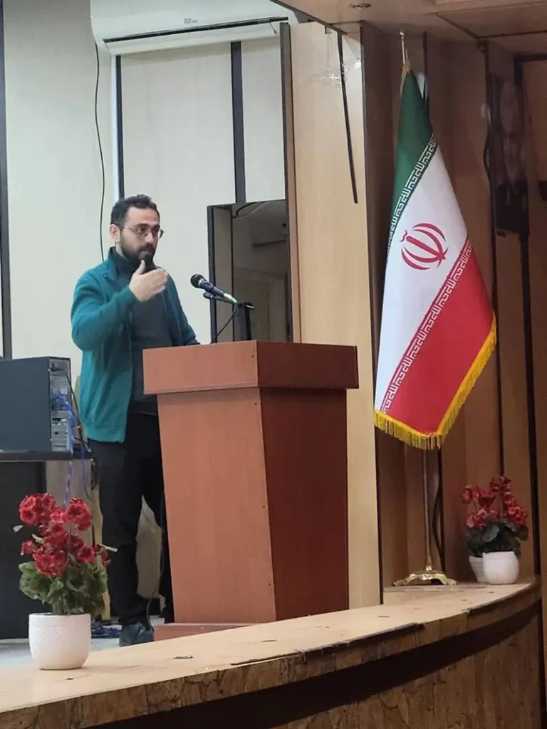 برگزاری جلسات توزیع کارنامه ترم اول پایه دهم و یازدهم در دبیرستان سلام شهید زینالدین