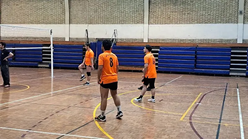 آخرین تمرینات تیمهای ورزشی دبیرستان جهت حضور پرقدرت در مسابقات ورزشی سلام اسپورت دبیرستان سلام شهید زینالدین