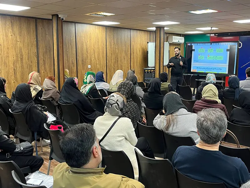 جلسه اولیای محترم پایه یازدهم دوره ۲۳ و توزیع کارنامههای نوبت اول دبیرستان سلام تجریش