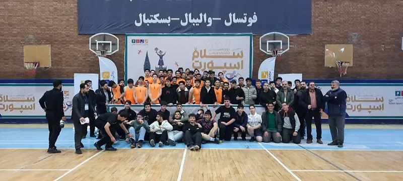 عکس یادگاری بچه‌های دبیرستان سلام زین‌الدین در کنار کادر مدرسه در مسابقات سلام اسپرت