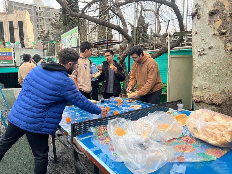 پذیرایی عصرانه اردوی مطالعاتی دی ماه پایه دوازدهم دوره ۲۲ در دبیرستان سلام تجریش