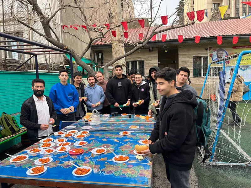 پذیرایی عصرانه اردوی مطالعاتی دی ماه پایه دوازدهم دوره ۲۲ در دبیرستان سلام تجریش