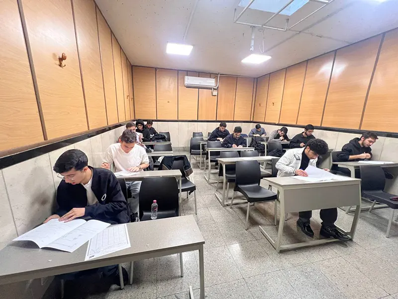 برگزاری آزمون جامع ۹ پایه دوازدهم دوره ۲۲ در دبیرستان سلام تجریش