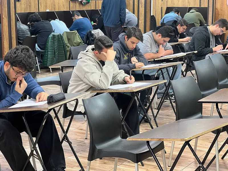 برگزاری آزمون جامع ۹ پایه دوازدهم دوره ۲۲ در دبیرستان سلام تجریش