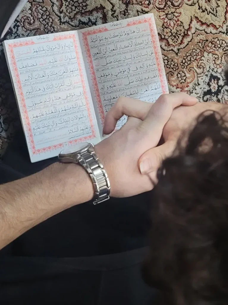 گزارش تصویری برگزاری زیارت عاشورا همراه با صبحانه در دبیرستان سلام زین الدین