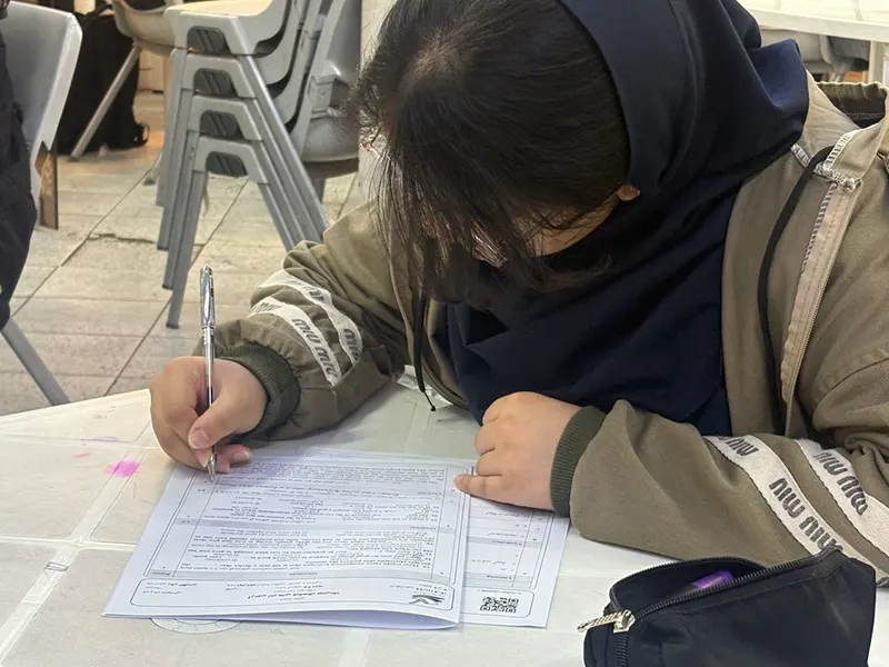 برگزاری آزمون صبح گاهی نشانه هفتم تشریحی هماهنگ مدارس برتر زبان انگلیسی در دبیرستان دوره دوم دخترانه سلام