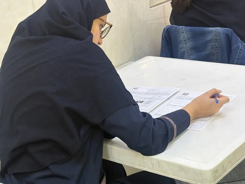 برگزاری آزمون صبح گاهی نشانه هفتم تشریحی هماهنگ مدارس برتر زبان انگلیسی در دبیرستان دوره دوم دخترانه سلام