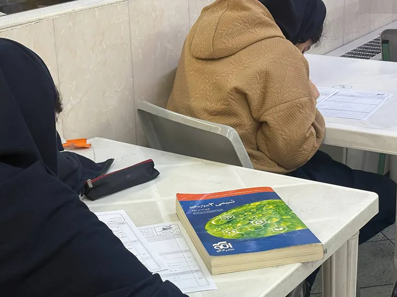برگزاری آزمون صبح گاهی نشانه هفتم تشریحی هماهنگ مدارس برتر زبان انگلیسی در دبیرستان دوره دوم دخترانه سلام