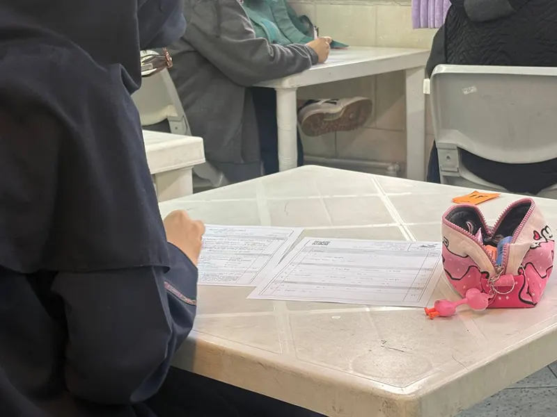 برگزاری آزمون صبح گاهی نشانه هفتم تشریحی هماهنگ مدارس برتر زبان انگلیسی در دبیرستان دوره دوم دخترانه سلام