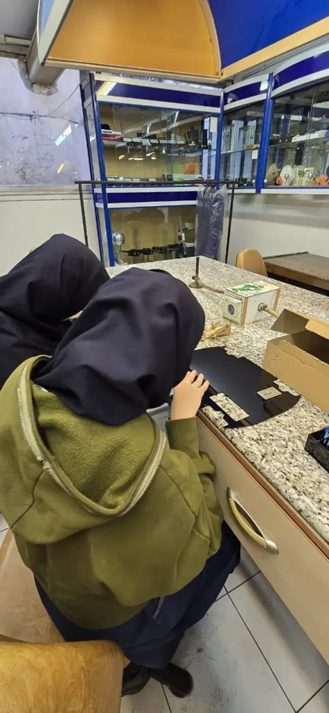 کلاس های پژوهشی ویژه زمستان 1404 در دبیرستان دوره دوم دخترانه سلام ونک برگزار می شود