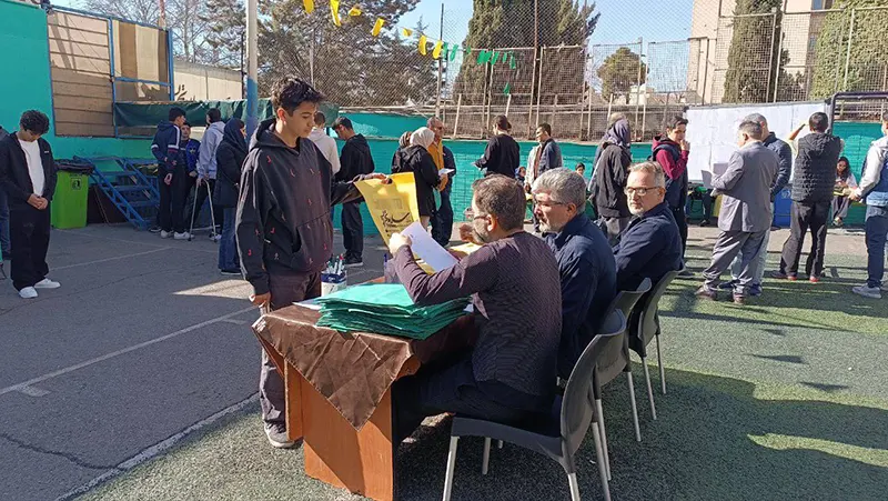 دومین همایش داوطلبان ورود به دوره 25 دبیرستان سلام تجریش و برگزاری آزمون تشریحی ویژه داوطلبان