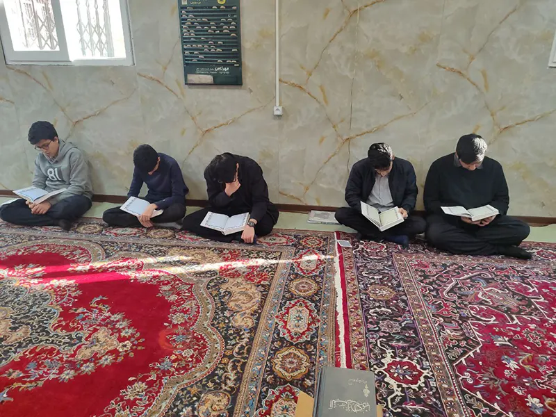 برگزاری جلسه قرائت قرآن روز چهارم ماه مبارک رمضان در دبیرستان سلام تجریش
