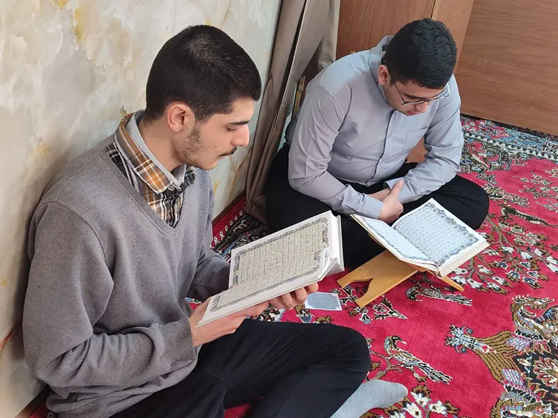 برگزاری جلسه قرائت قرآن روز چهارم ماه مبارک رمضان در دبیرستان سلام تجریش