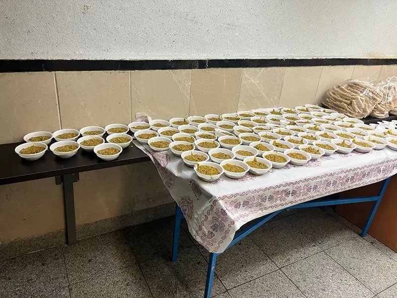 برگزاری افطاری شب پنجم ماه مبارک رمضان در اردوی مطالعاتی پایه دوازدهم دوره 22 دبیرستان سلام تجریش