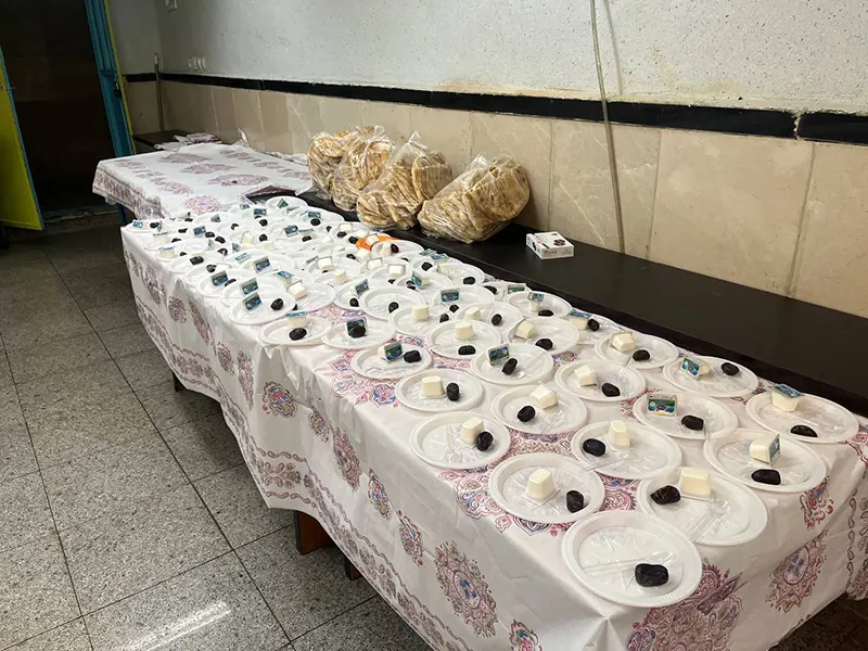 برگزاری افطاری شب پنجم ماه مبارک رمضان در اردوی مطالعاتی پایه دوازدهم دوره 22 دبیرستان سلام تجریش