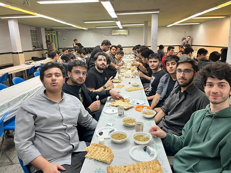 برگزاری افطاری شب پنجم ماه مبارک رمضان در اردوی مطالعاتی پایه دوازدهم دوره 22 دبیرستان سلام تجریش