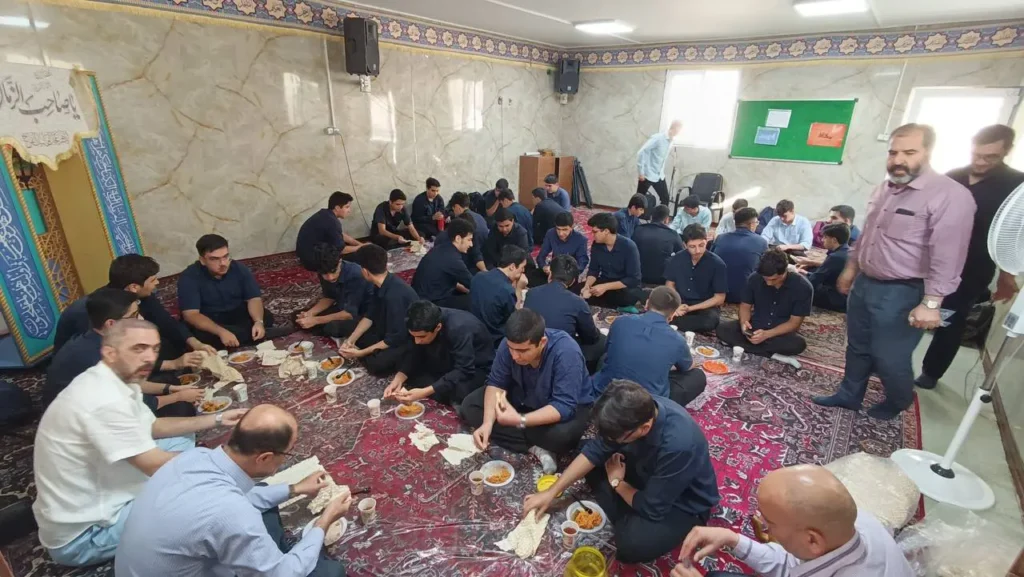 برگزاری مراسم زیارت عاشورا در دبیرستان سلام تجریش
