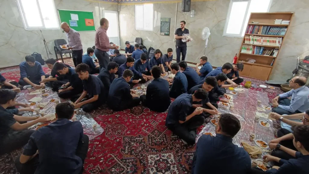 برگزاری مراسم زیارت عاشورا در دبیرستان سلام تجریش