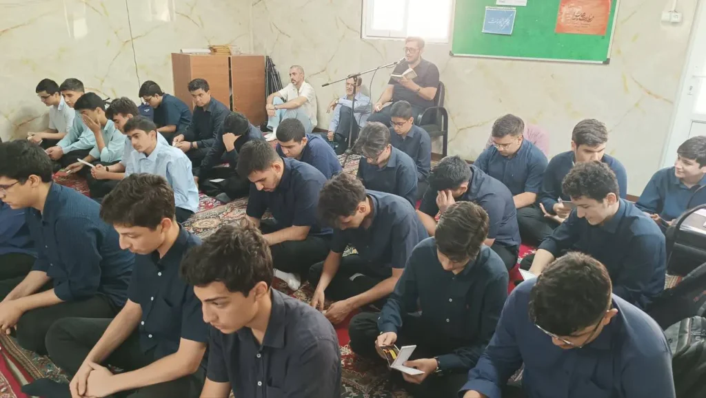 برگزاری مراسم زیارت عاشورا در دبیرستان سلام تجریش