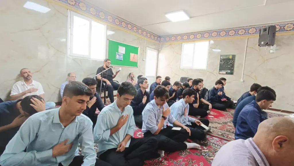 برگزاری مراسم زیارت عاشورا در دبیرستان سلام تجریش