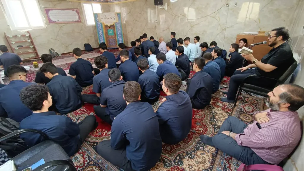 برگزاری مراسم زیارت عاشورا در دبیرستان سلام تجریش