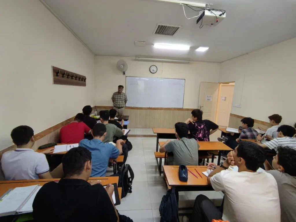 برگزاری کلاسهای آموزشی پایه در پایگاه تابستانی دبیرستان سلام زینالدین