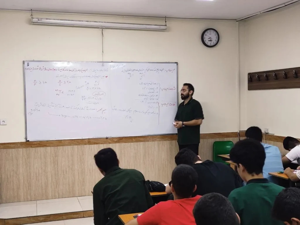 برگزاری کلاسهای آموزشی پایه در پایگاه تابستانی دبیرستان سلام زینالدین