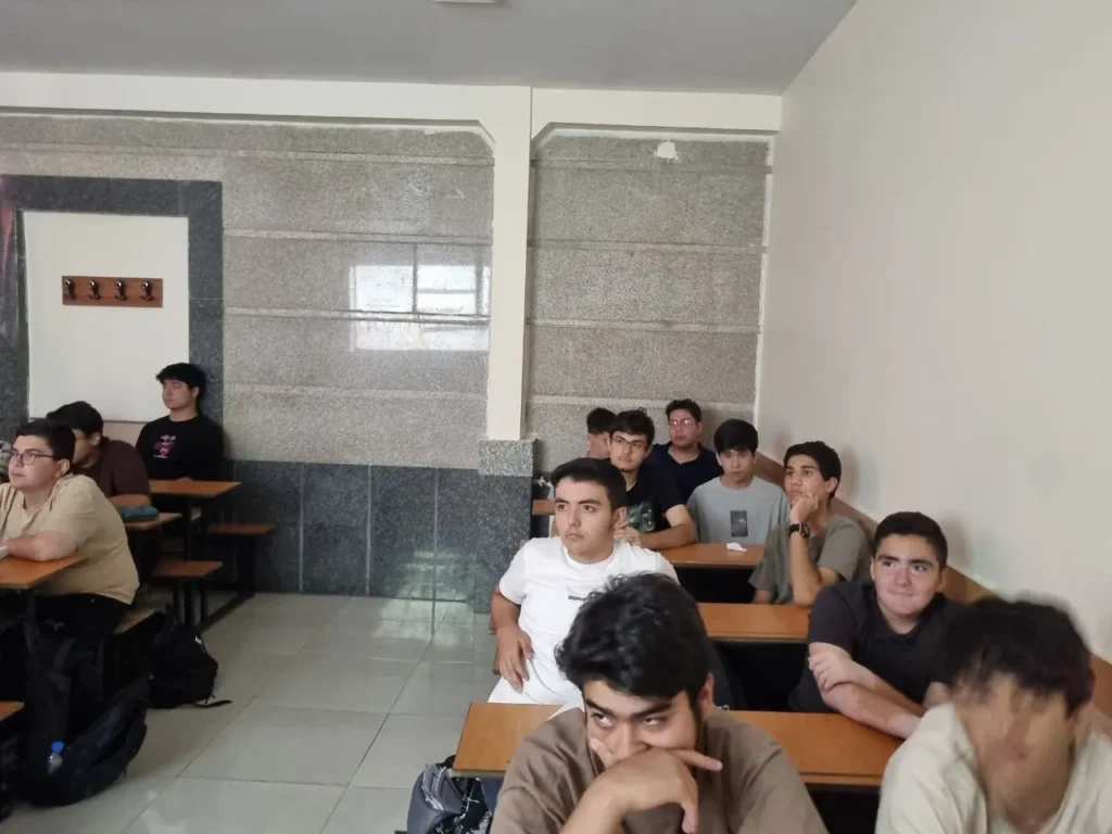 کلاس هوش مصنوعی دبیرستان سلام شهید زینالدین