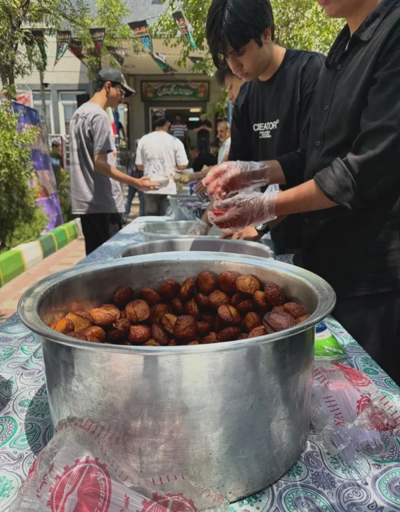 برگزاری مراسم پذیرایی به یاد موکبهای پیادهروی اربعین در دبیرستان سلام شهید زینالدین