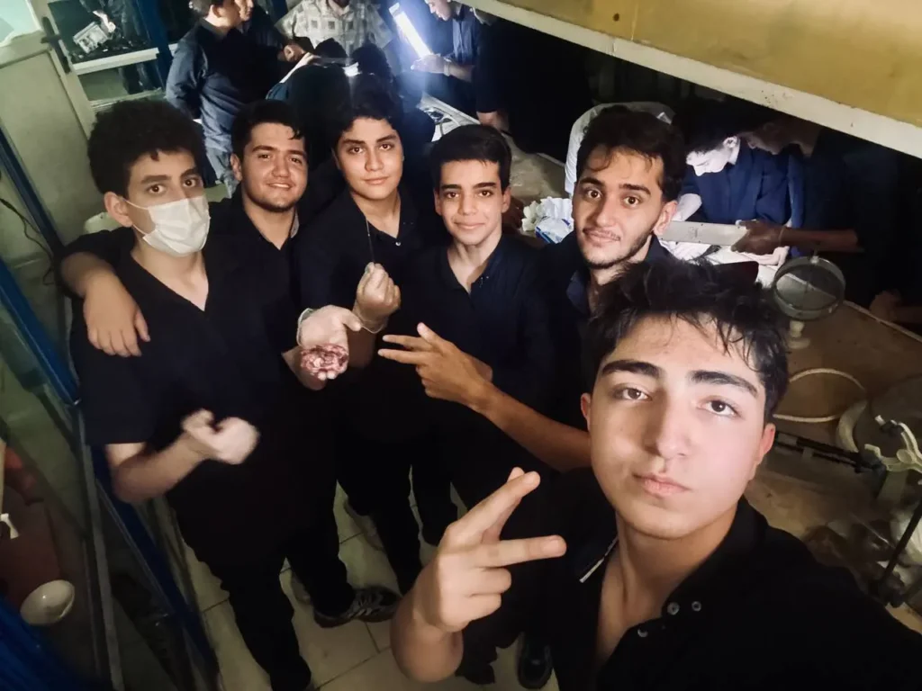 تشریح مغز توسط دانشآموزان یازدهم تجربی دبیرستان سلام تجریش