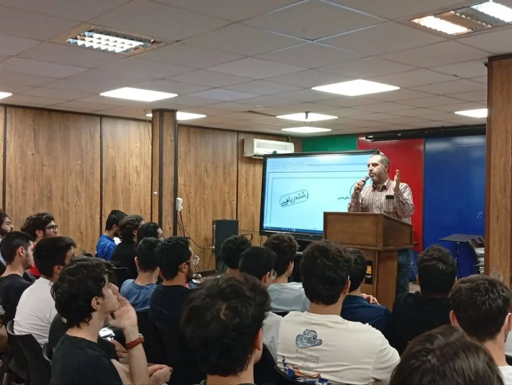 برگزاری جلسه پایانی پایه دوازدهم دوره ۲۲ دبیرستان سلام تجریش پیش از کنکور ۱۴۰۵