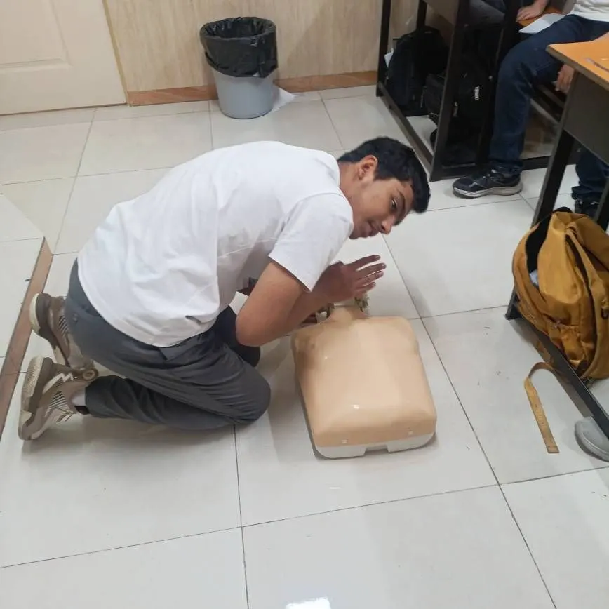 برگزاری کلاس کمکهای اولیه و آموزش CPR در دبیرستان سلام زینالدین