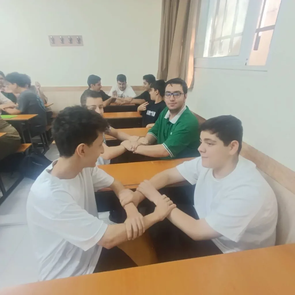 برگزاری کلاس کمکهای اولیه و آموزش CPR در دبیرستان سلام زینالدین