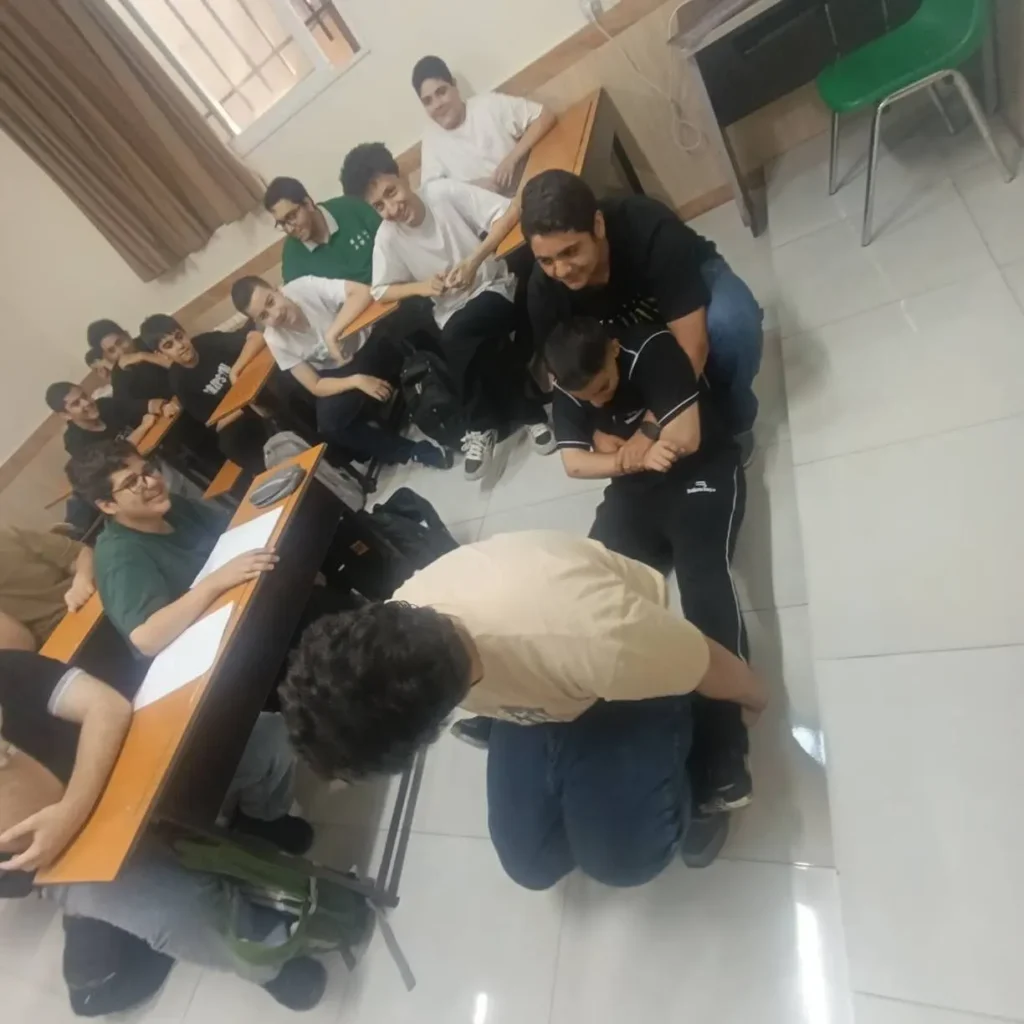 برگزاری کلاس کمکهای اولیه و آموزش CPR در دبیرستان سلام زینالدین