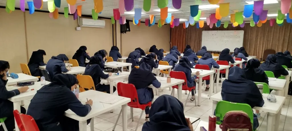 برگزاری آزمون قلمچی در دبیرستان دخترانه سلام ونک