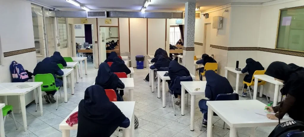برگزاری آزمون صبحگاه تستی هندسه و زیست در دبیرستان دخترانه سلام ونک
