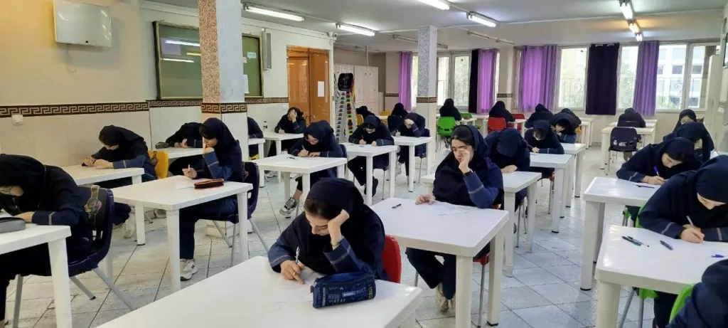 برگزاری آزمون صبحگاه فیزیک در دبیرستان دوره دوم دخترانه سلام ونک