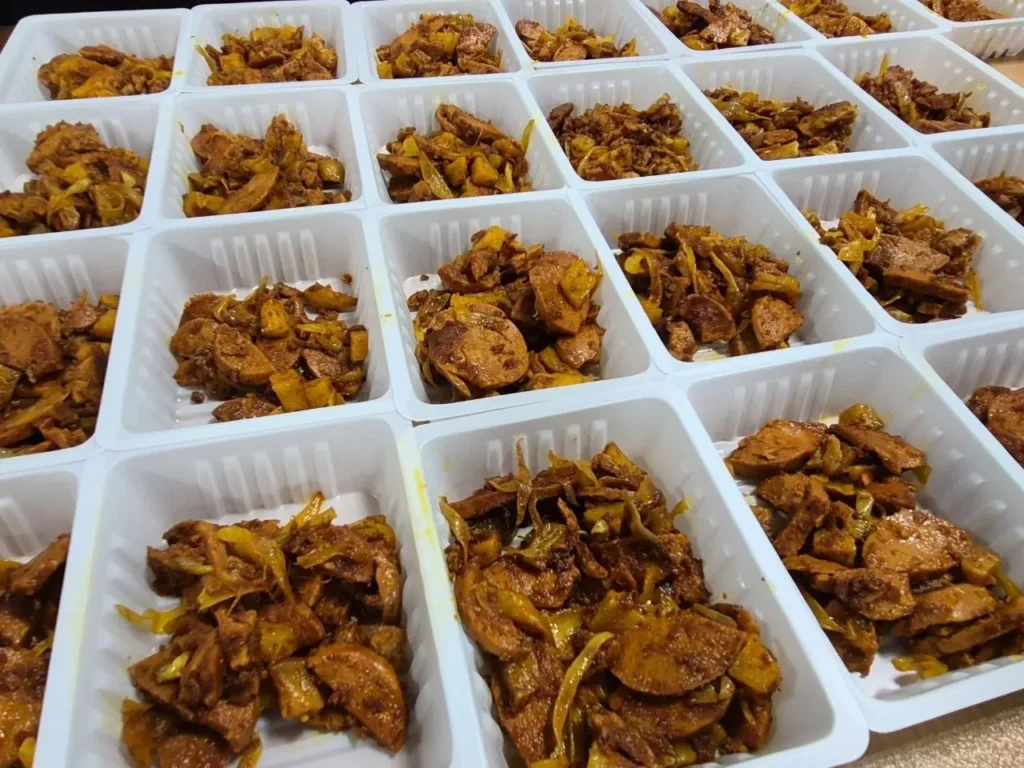 برگزاری مراسم عزاداری رحلت حضرت رسول اکرم(ص) و قرائت زیارت عاشورا در دبیرستان دخترانه سلام رسالت
