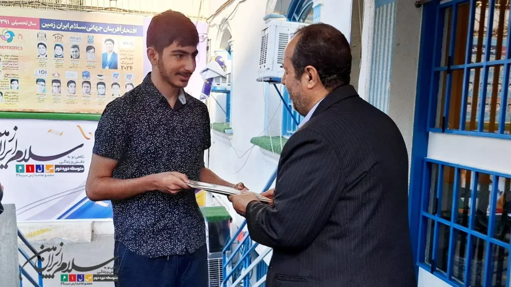 تقدیر از دانشآموزان پذیرفتهشده مرحله اول المپیادهای علمی دبیرستان سلام ایران زمین