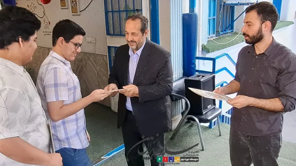 تقدیر از دانشآموزان پذیرفتهشده مرحله اول المپیادهای علمی دبیرستان سلام ایران زمین