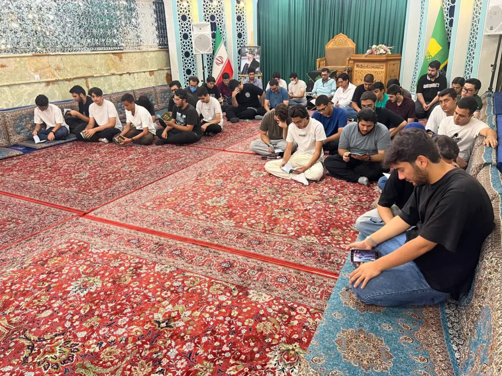 حضور دوازدهمیهای دوره ۲۲ دبیرستان سلام تجریش در امامزاده صالح(ع) پیش از کنکور