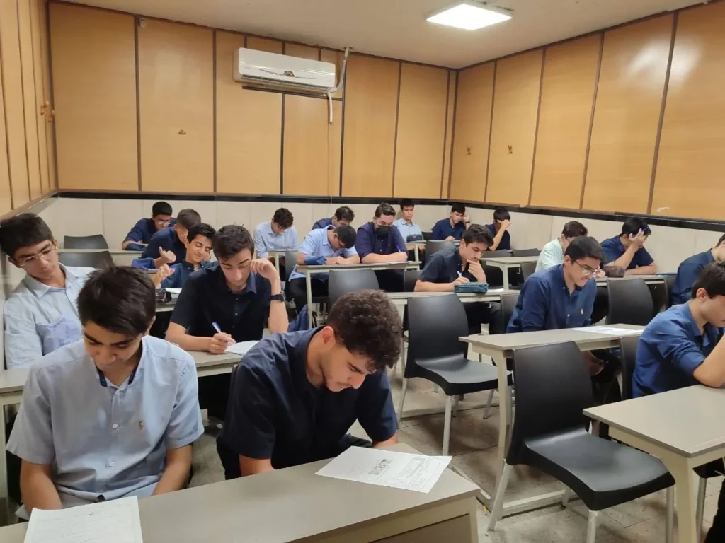 آغاز امتحانات پایانی پایگاه تابستانی ۱۴۰۵ دبیرستان سلام تجریش