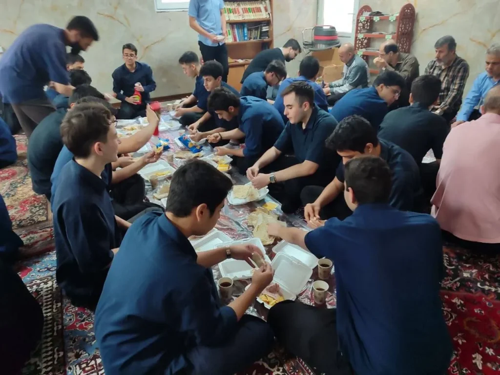 برگزاری مراسم زیارت عاشورا و پذیرایی صبحانه در دبیرستان سلام تجریش
