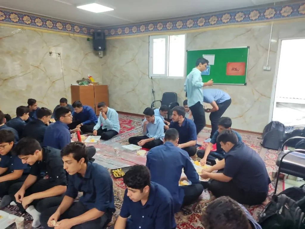 برگزاری مراسم زیارت عاشورا و پذیرایی صبحانه در دبیرستان سلام تجریش