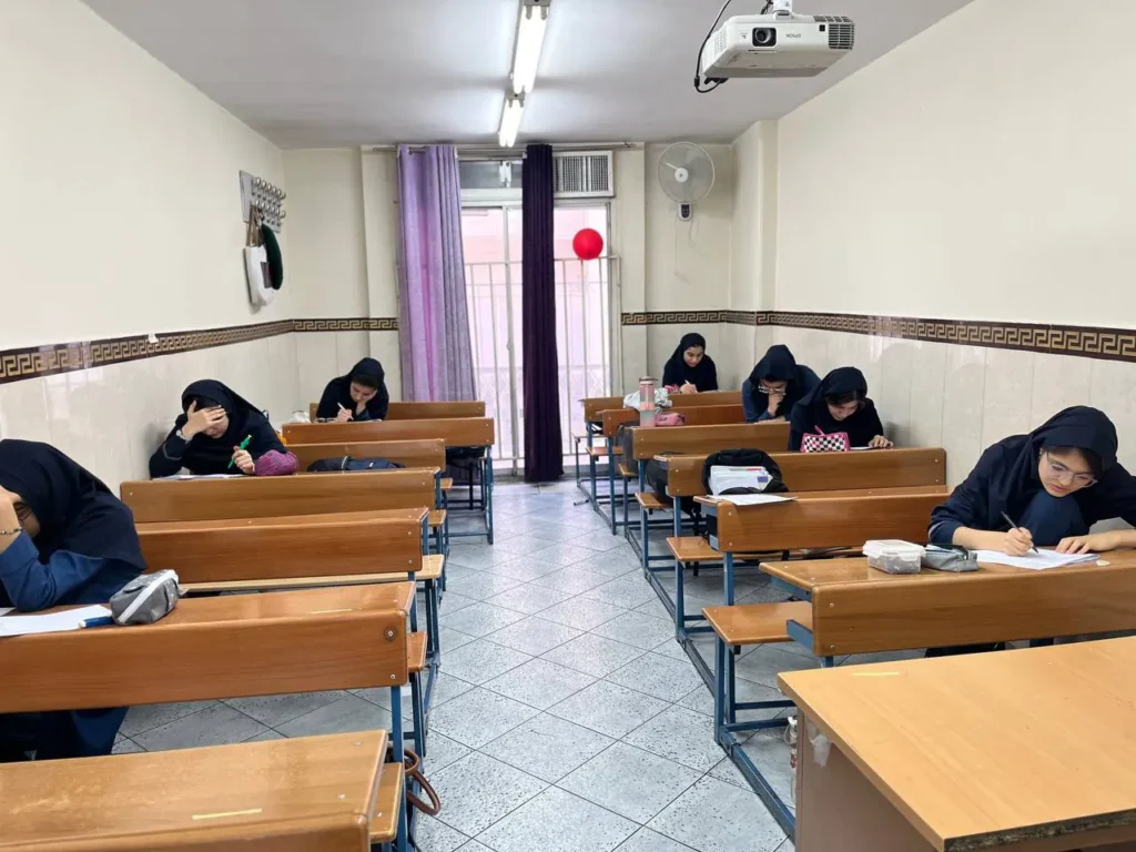 برگزاری پیش آزمون جامع مرحله دوم نشانه در دبیرستان دخترانه سلام ونک