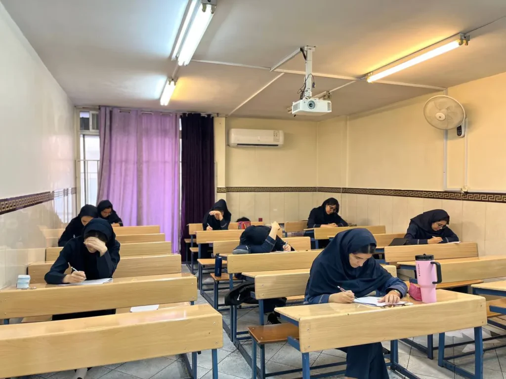 برگزاری پیش آزمون جامع مرحله دوم نشانه در دبیرستان دخترانه سلام ونک