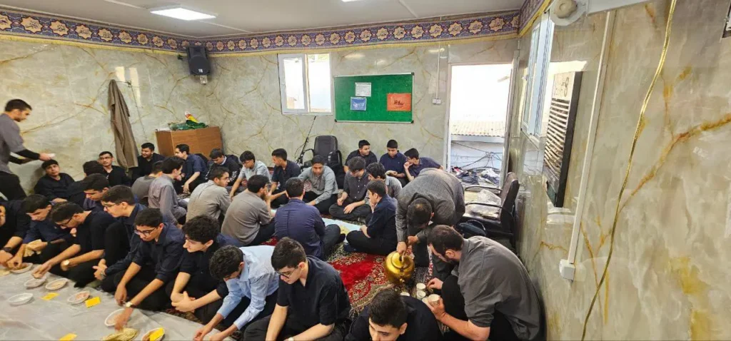 برگزاری مراسم هفتگی زیارت عاشورا در دبیرستان سلام تجریش